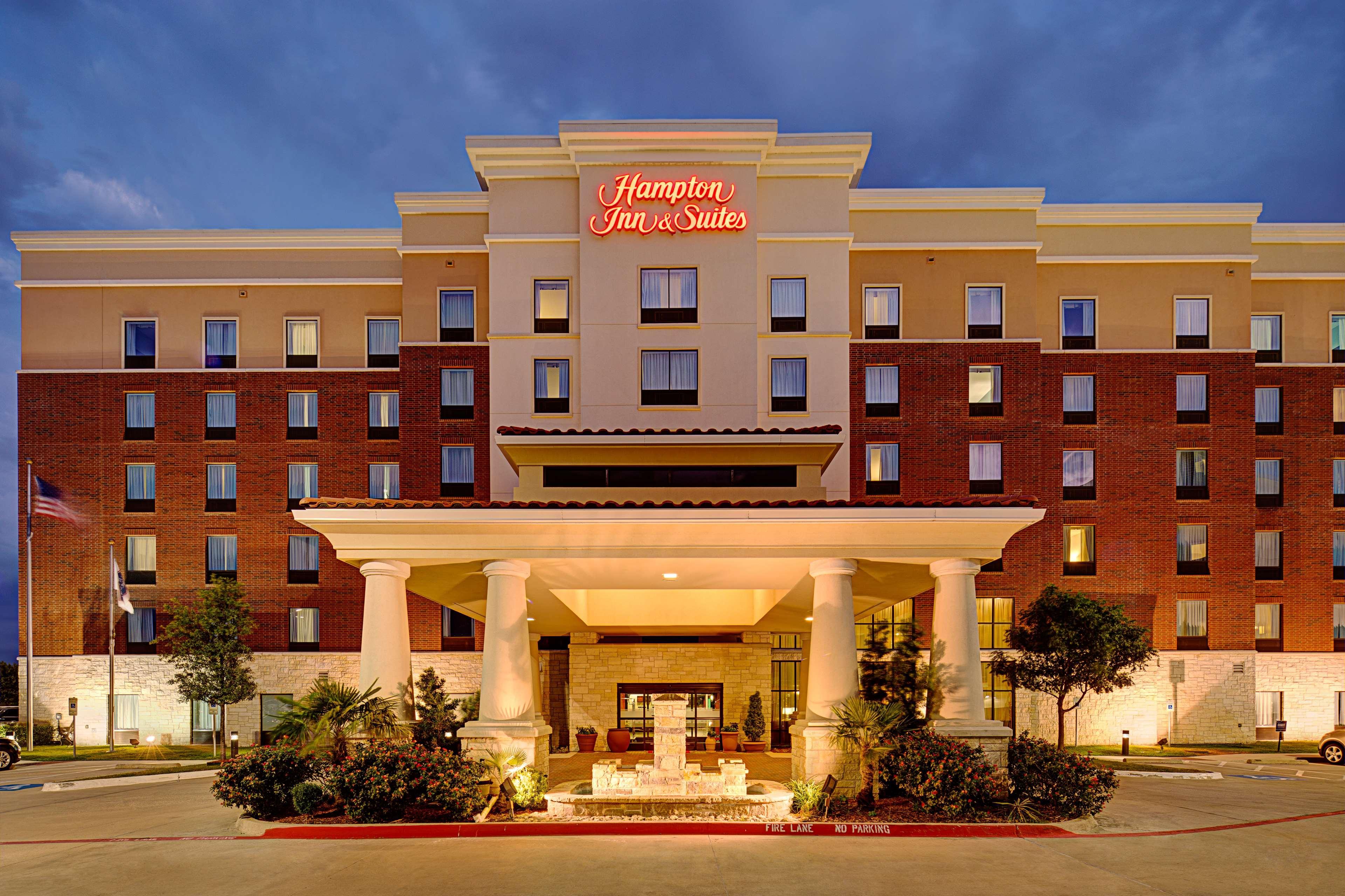 Hampton Inn And Suites Dallas/Lewisville-Vista Ridge Mall Exterior photo